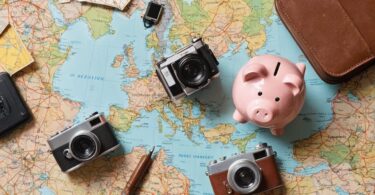 How to Save Money While Traveling: Budget-Friendly Tips